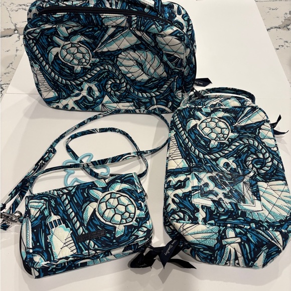 Vera Bradley 3 Pieces Vacation Bags/Wallet - Picture 3 of 6